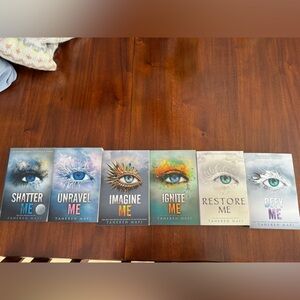 SHATTER ME BOOK SET
